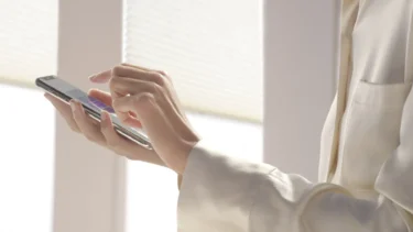 スマートフォンアプリから直接操作。シェードの開閉操作やスケジュールの設定も可能で、スマートホーム化を実現するPowerView®︎ Gen3 Automation発売